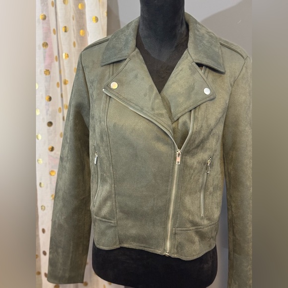 BB Dakota by Steve Madden Jackets & Blazers - NEW BB Dakota Steve Madden faux suede moto jacket Large olive green silver zip